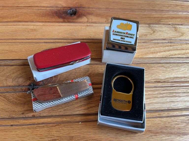 (4) Pocket Knives, Clip, Keychain image