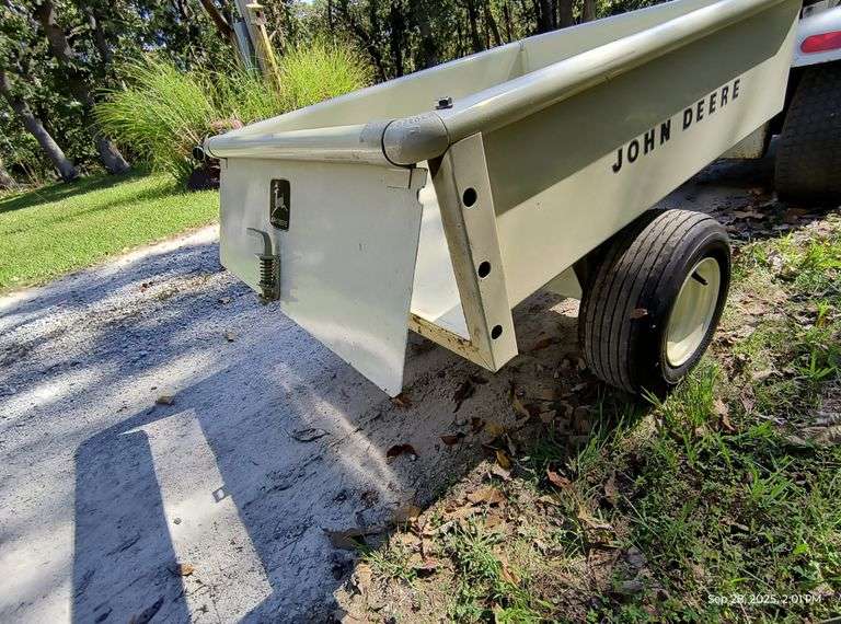 John Deere 80 Lawn Cart Patio image