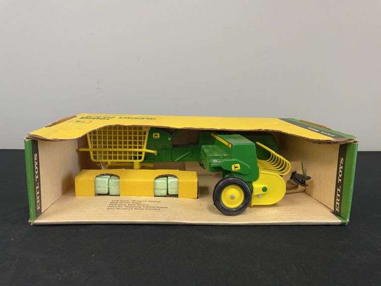 1/16 John Deere Baler NIB Ertl image