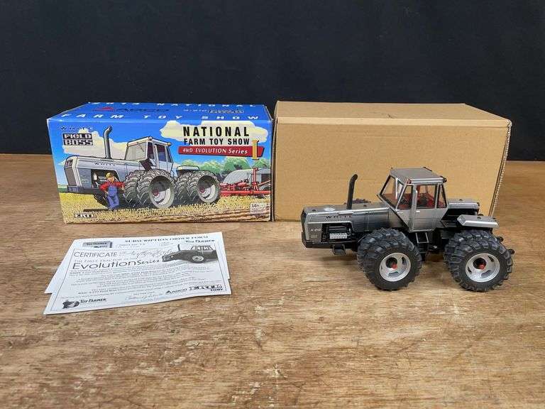 1/32 White 4-210 2013 NFTS NIB Ertl image