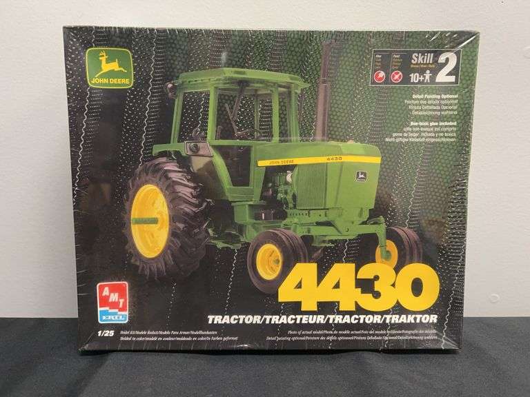 1/25 John Deere 4430 Model Kit NIB Ertl/AMT image
