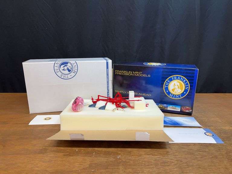 1/12 IHC Little Genius Plow NIB Franklin Mint image