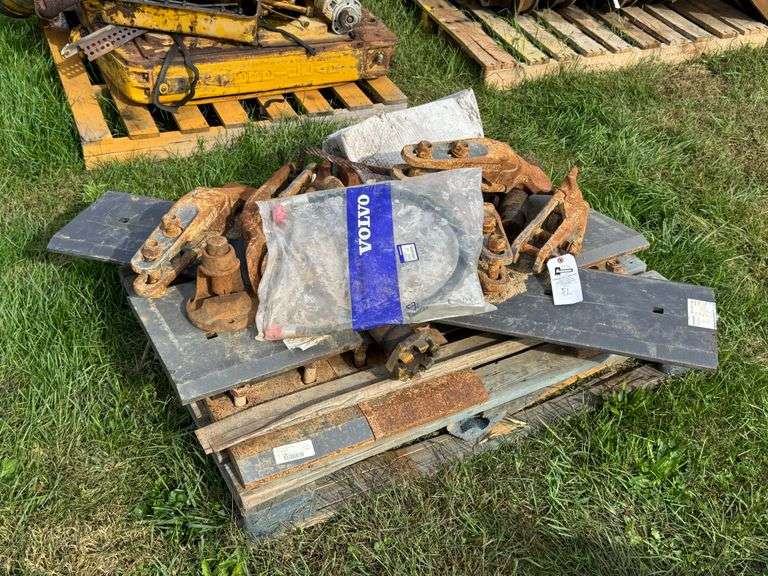 Volvo Cutting Edges + Bucket Teeth image