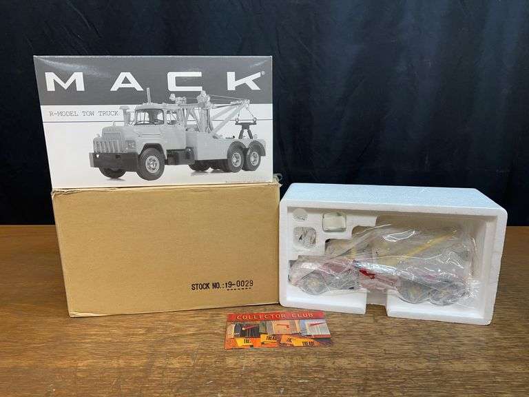 1/34 Mack Tow Truck NIB 1st Gear image