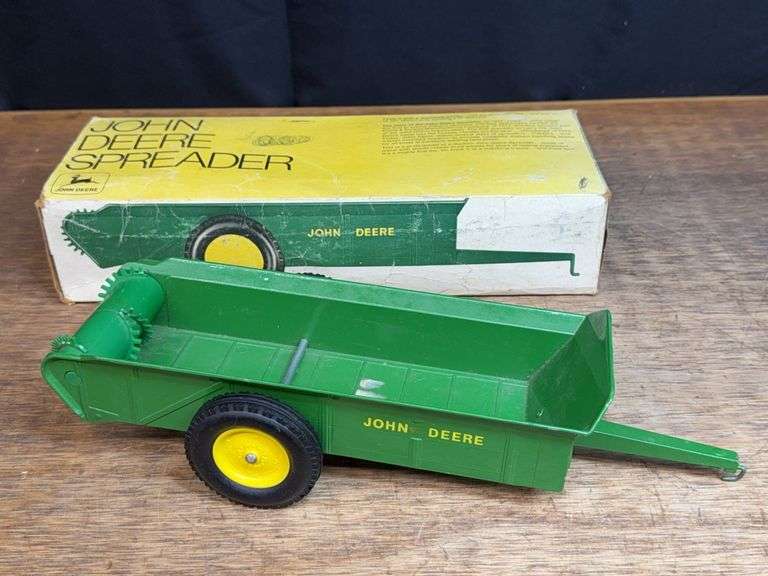1/16 John Deere Spreader NIB Ertl image