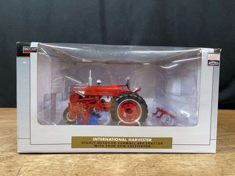 1/16 Farmall 400 w/Cultivator NIB SC image