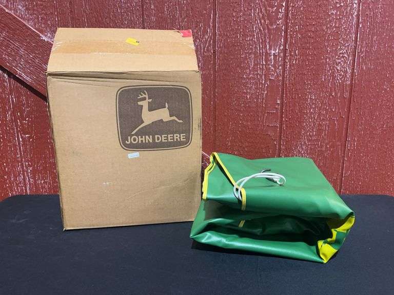 John Deere L&G Tractor Cover NOS image