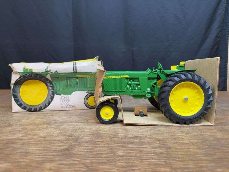 1/16 John Deere 3020 wfe NIB Ertl image