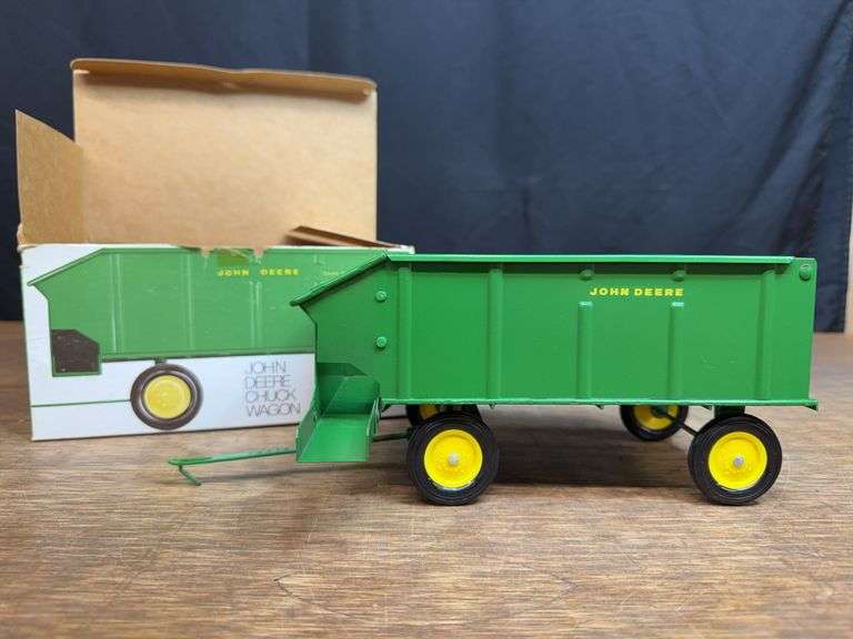 1/16 John Deere Chuck Wagon NIB Ertl image