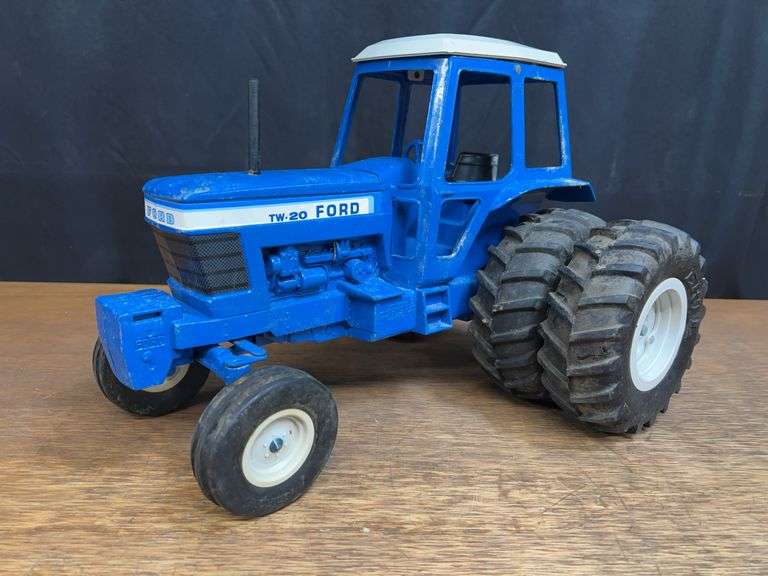 1/12 Ford TW-20 Ertl image