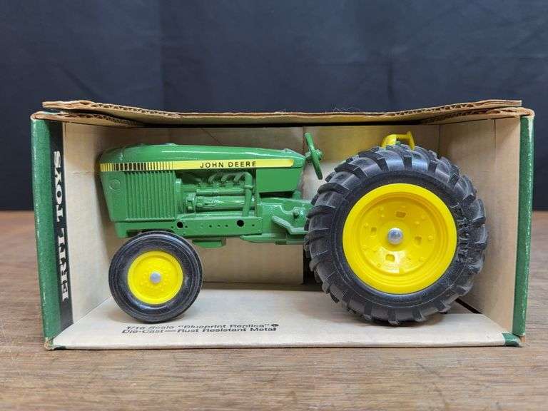 1/16 John Deere 2040 NIB Ertl image