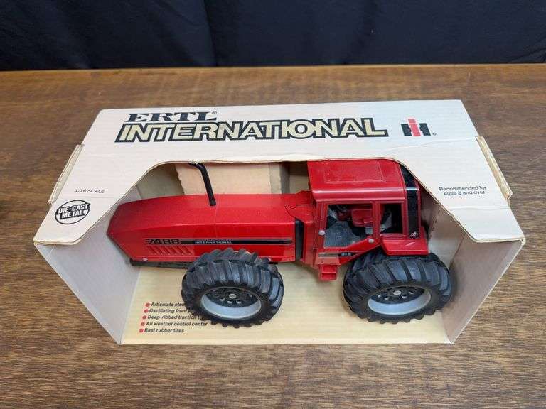 1/16 IH 7488 NIB Ertl image