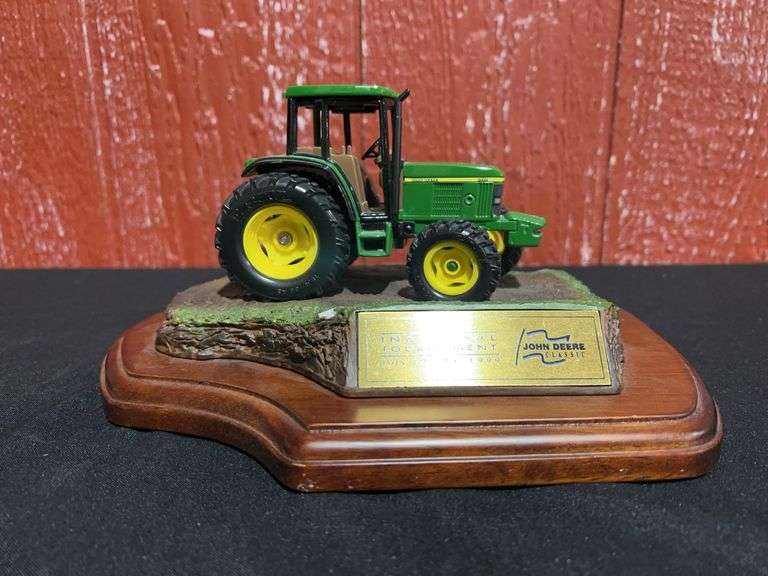 1999 John Deere Classic Tee Marker NIB Ertl image