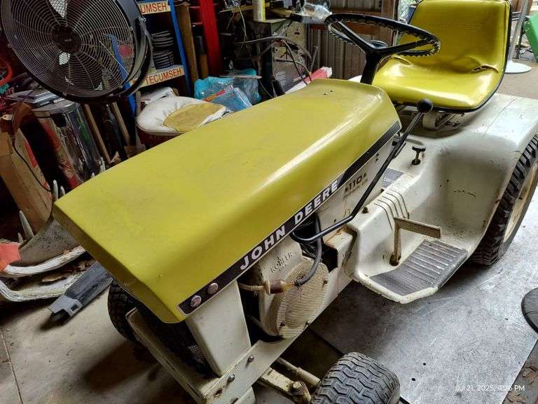 1969 John Deere 110 Hydraulic Lift Patio image