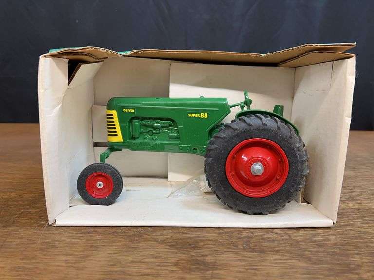 1/16 Oliver Super 88 NIB SC image
