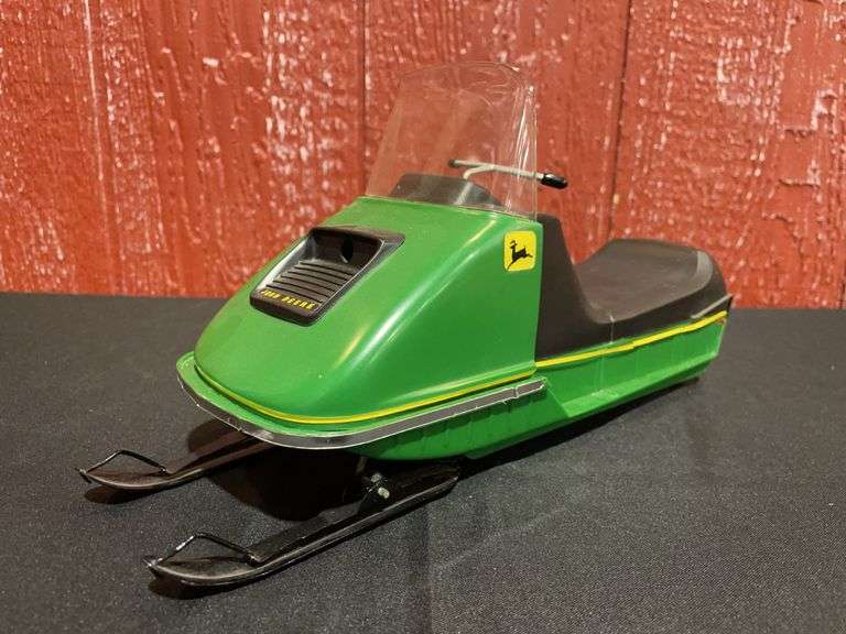 1/10 John Deere Snowmobile Battery Powered Normatt image