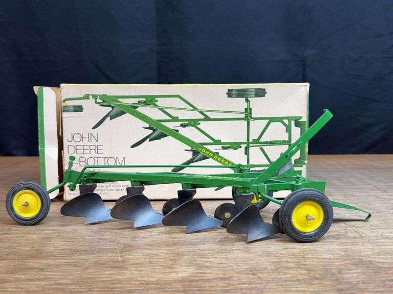 1/16 John Deere Plow NIB Ertl image