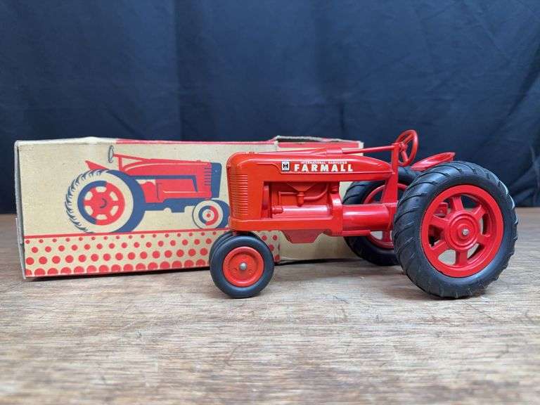 1/16 Farmall M NIB Product Miniature image