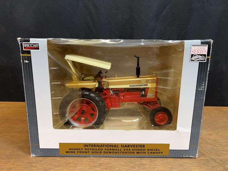 1/16 IH 544 Gold Demonstrator NIB SC image