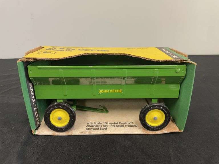 1/16 John Deere Flare Box Wagon NIB Ertl image