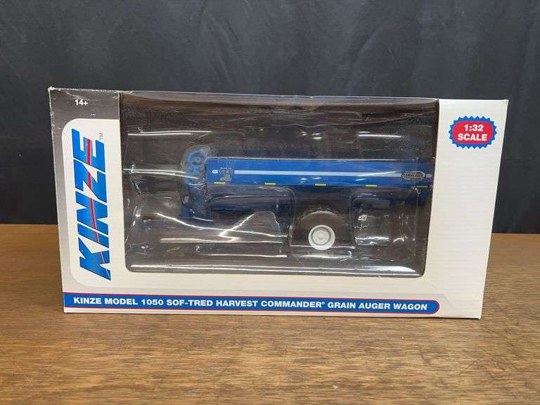 1/32 Kinze 1050 Grain Cart NIB SC image