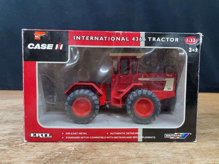 1/32 IH 4366 NIB Ertl image