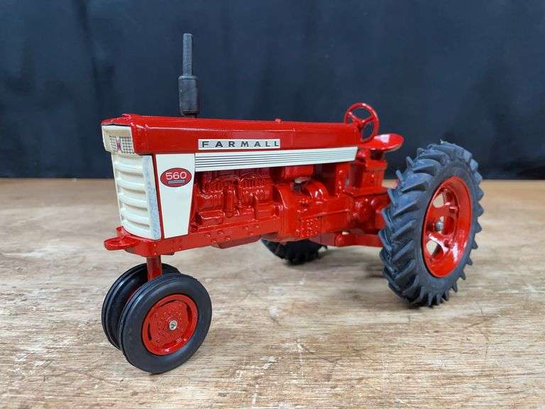 1/16 Farmall 560 Ertl image