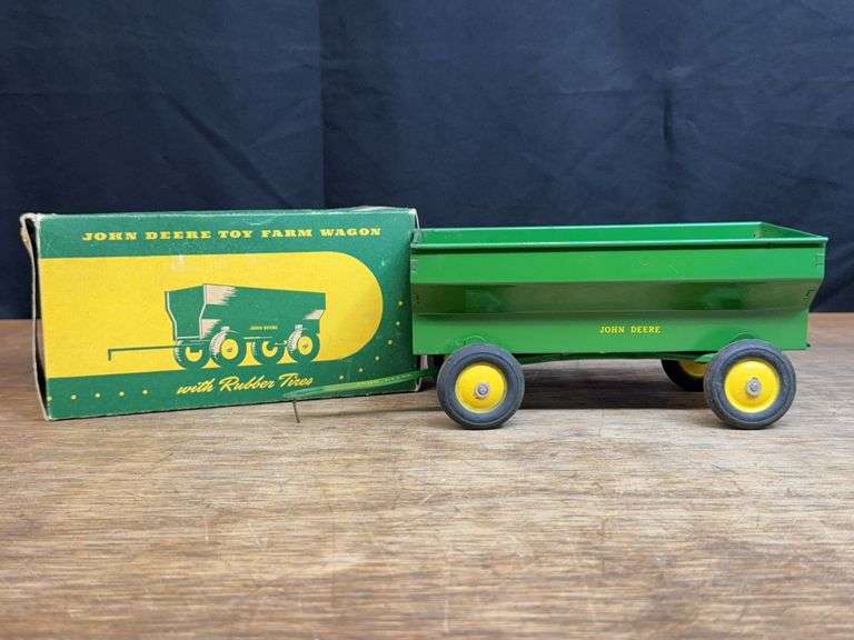 1/16 John Deere Flare Box Wagon NIB Eska image