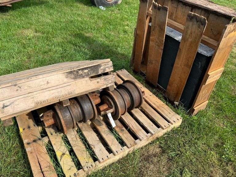 Caterpillar Radiators + Bottom Rollers image