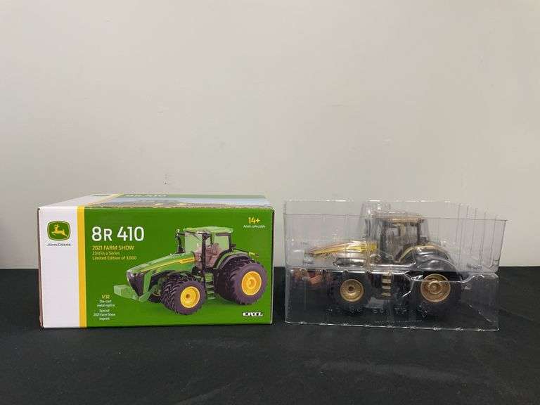 1/64 John Deere 8R 410 Gold 2021 Farm Show NIB Ertl image