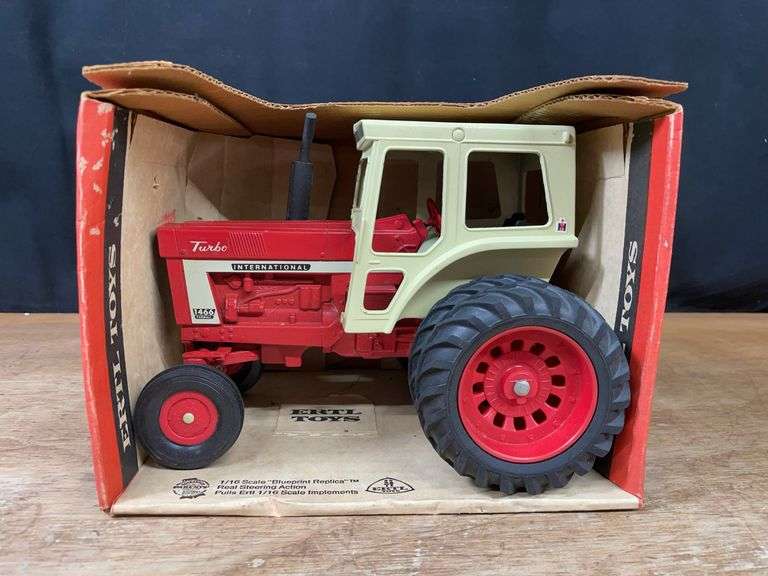 1/16 IH 1466 NIB Ertl image