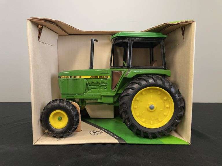 1/16 John Deere 2550 Collector NIB Ertl image