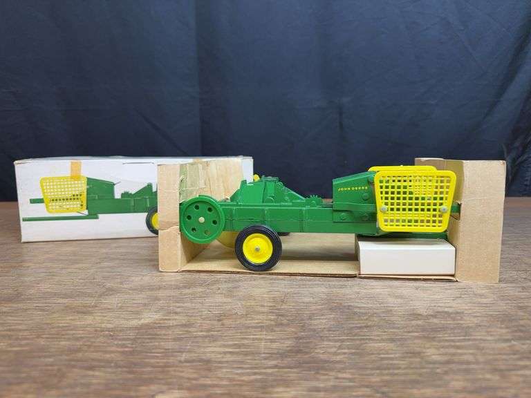 1/16 John Deere Baler NIB Ertl image