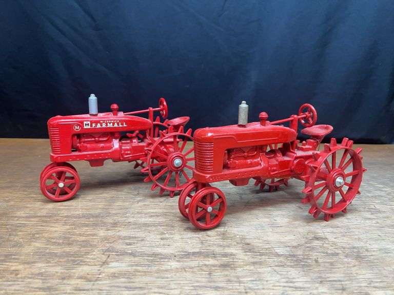 (2) 1/16 Farmall M + Farmall M SM image