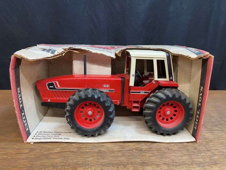 1/16 IH 3588 NIB Ertl image