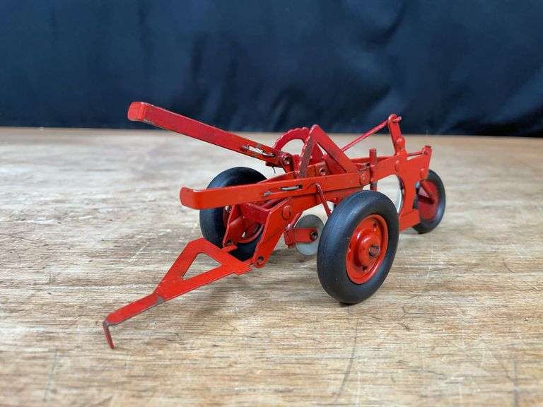 1/16 IH McCormick Plow Eska image