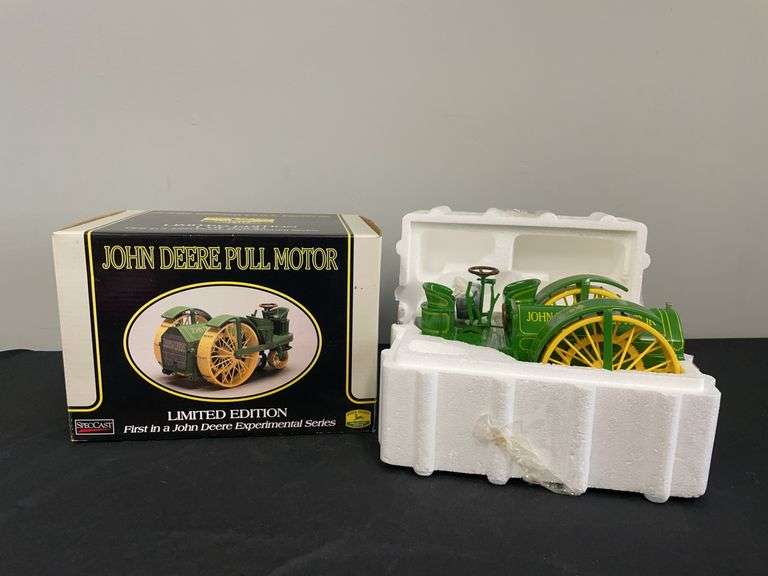 1/16 John Deere Pull Motor NIB SC image