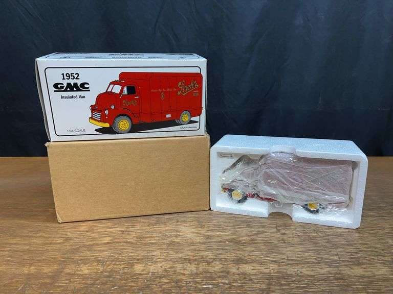 1/34 GMC Stroh's Van NIB 1st Gear image