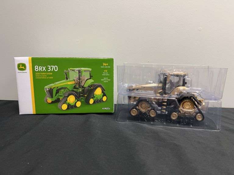 1/32 John Deere 8RX 370 Gold 2020 Farm Show NIB Ertl image