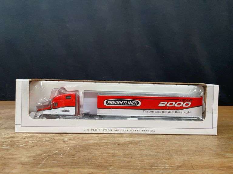 1/64 Freightliner 2000 Semi NIB SC image