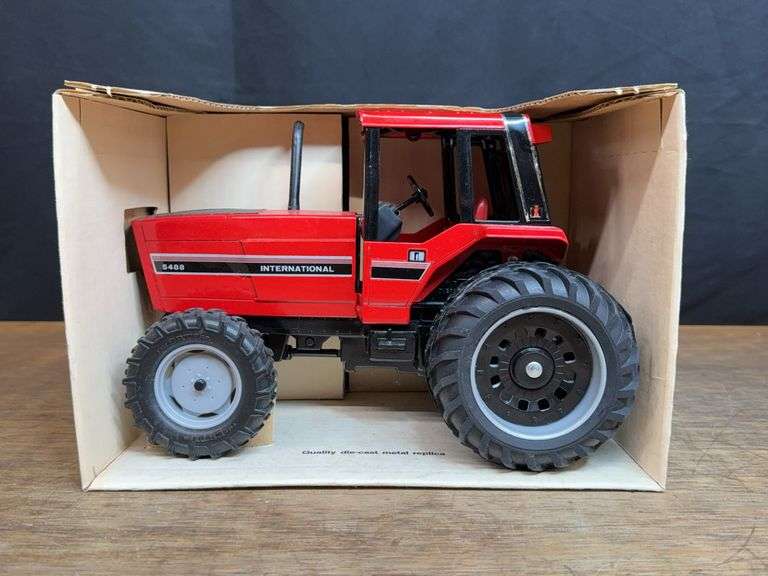 1/16 IH 5488 NIB Ertl image