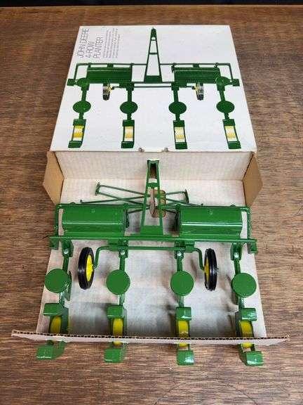 1/16 John Deere 494 Corn Planter NIB Ertl image