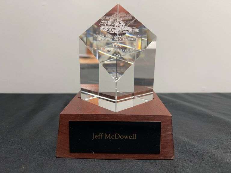 John Deere 1998 Golf & Turf Division Top Distributor Award image