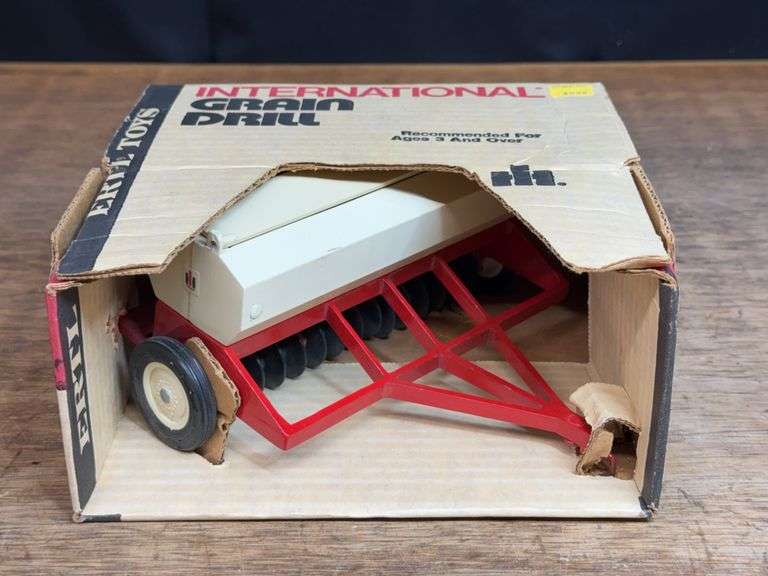 1/16 IH Grain Drill NIB Ertl image