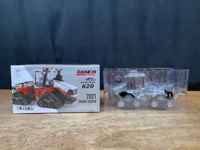 1/32 Case-IH 620 Quadtrac 2021 Farm Show Silver NIB Ertl image