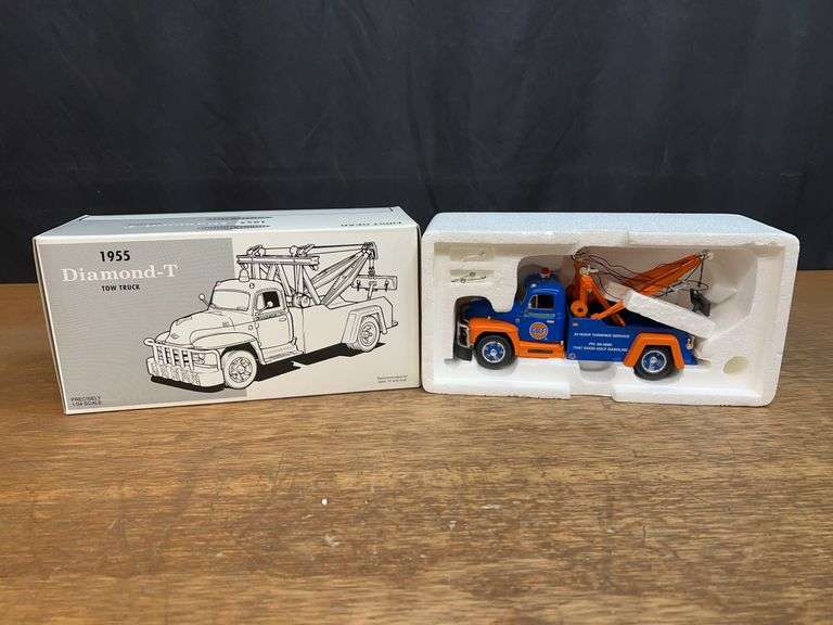 1/34 Diamond-T Gulf Tow Truck NIB 1st Gear image