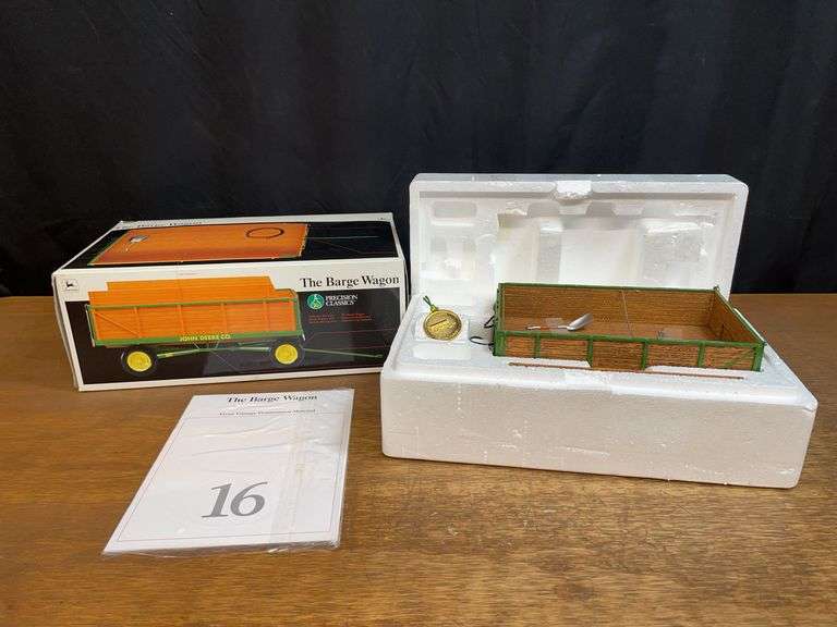 1/16 John Deere Barge Wagon Precision NIB Ertl image