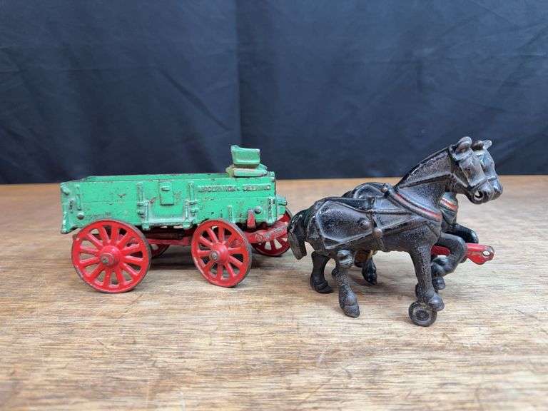 1/16 McCormick-Deering Wagon + Team Arcade image