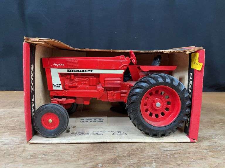 1/16 IH 966 NIB Ertl image