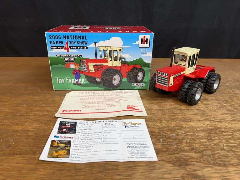 1/32 IH 4366 2006 NFTS NIB Ertl image